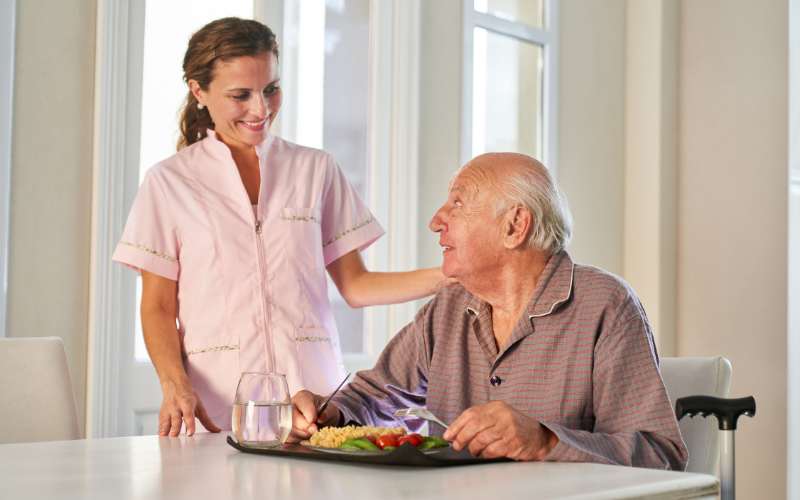 Healthy Meal Planning for Seniors: How to Choose Nutritious Options for Elderly Loved Ones