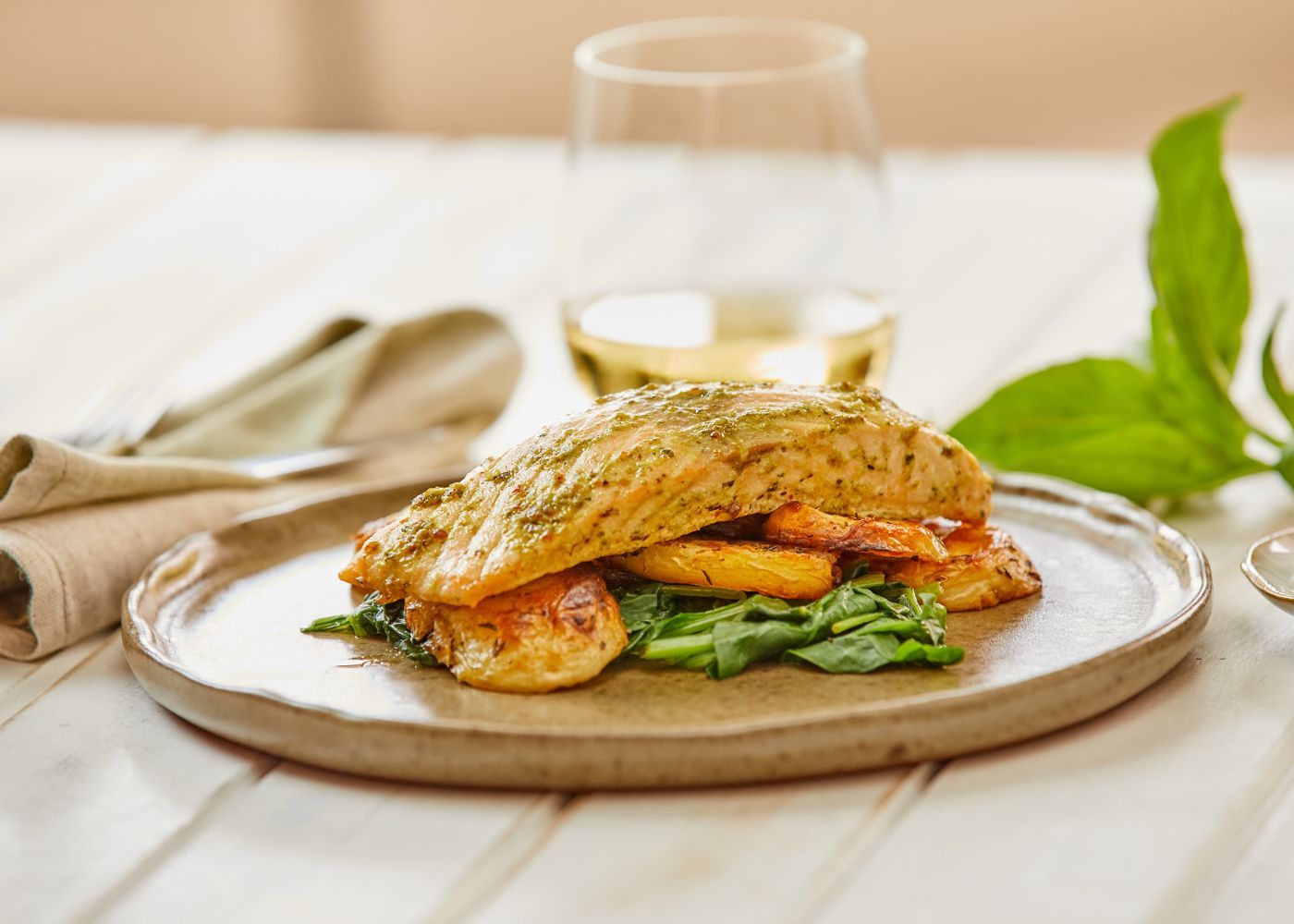 Salmon w potato + dill pesto