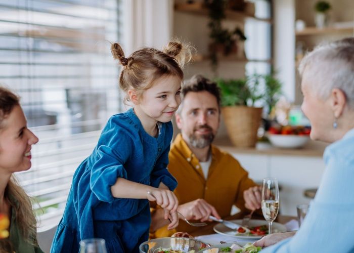 FAMILY: 5 Kid Friendly Family Meals + Garlic Bread