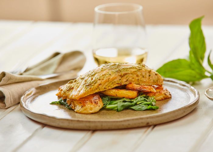 Salmon w potato + dill pesto